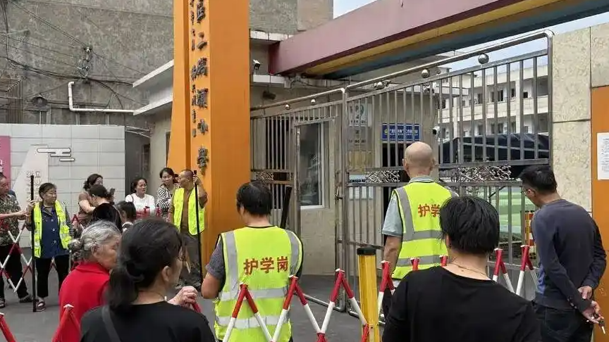 护学岗4人全是高龄老人最大67岁