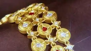 28万金手链戴了三四小时就丢了